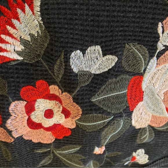 Woman Within plus size 1X (22/24) thermal oversized floral embroidered top - Picture 6 of 9